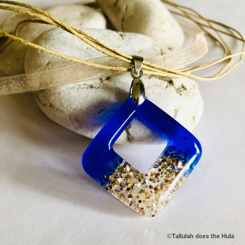 Jewellery by Tallulah does the Hula - UltraCast